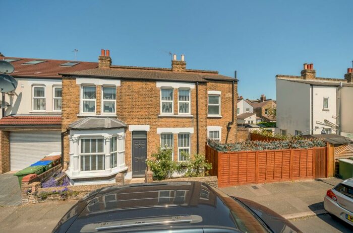 2 Bedroom End Of Terrace House To Rent In Springfield Road Welling, DA16