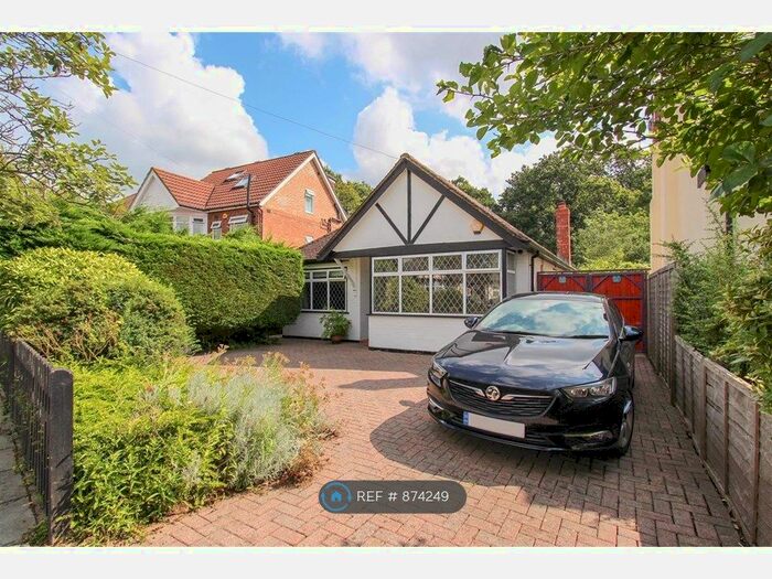 3 Bedroom Bungalow To Rent In Hoylake Crescent, Ickenham, Uxbridge UB10