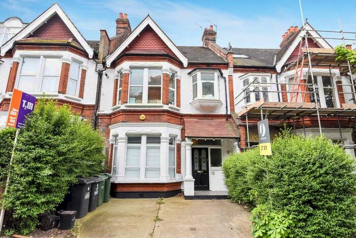 1 Bedroom Flat To Rent In Tooting Bec Gardens, London, SW16
