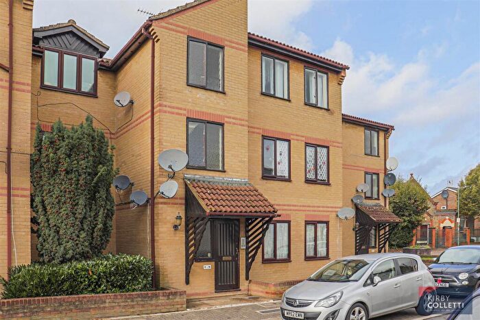 1 Bedroom Flat To Rent In Maple Leaf Court, Cross Road, Waltham Cross, Hertfordshire, EN8