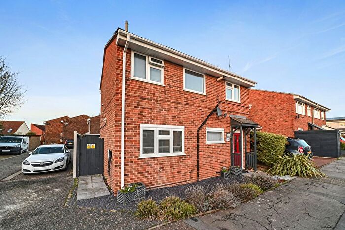 3 Bedroom End Of Terrace House For Sale In Jasmine Close, Chelmsford, CM1