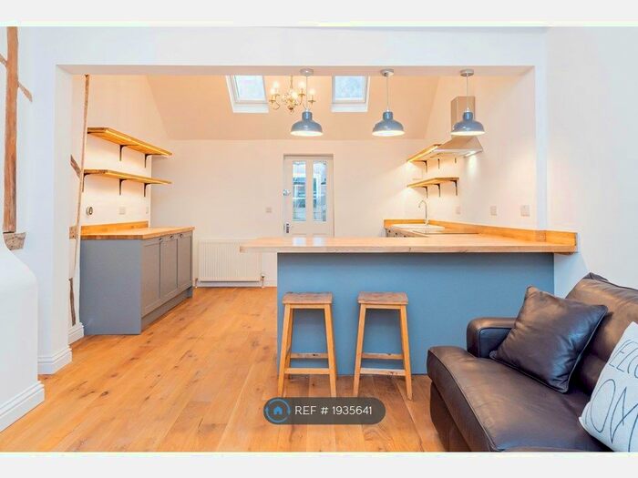 2 Bedroom Flat To Rent In High Street, Wargrave, Reading, RG10