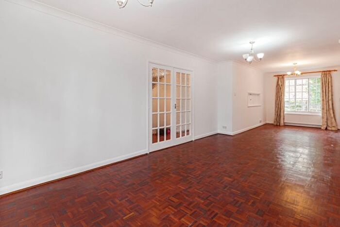 3 Bedroom Town House To Rent In Cunliffe Close, Oxford, OX2