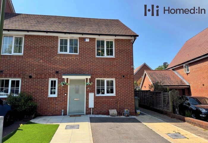 3 Bedroom End Of Terrace House For Sale In Roman Lane, RH13