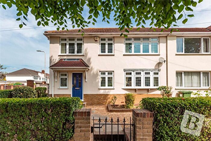 4 Bedroom End Of Terrace House For Sale In Maylands Avenue, Hornchurch, RM12