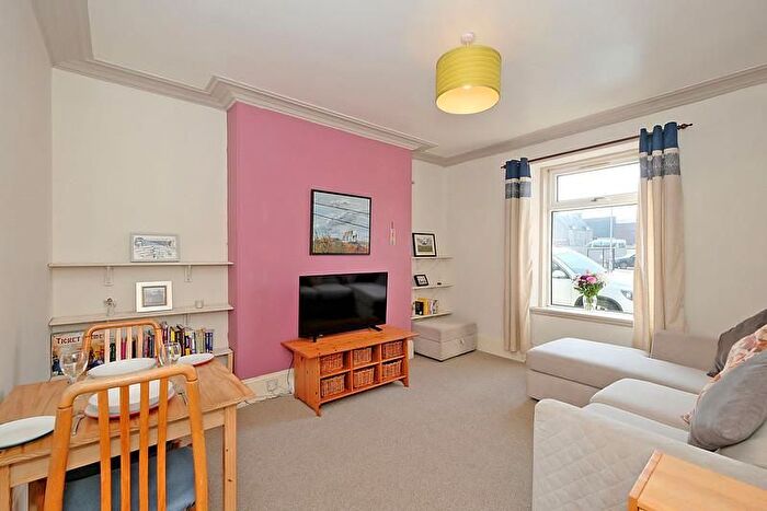 1 Bedroom Flat To Rent In Don Street, Woodside, Aberdeen, AB24