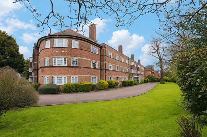2 Bedroom Flat To Rent In Grove Close, Southgate, N14
