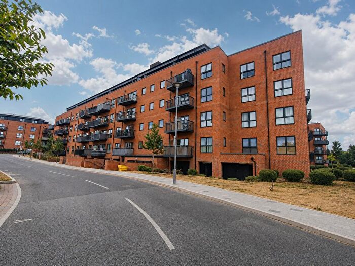 1 Bedroom Flat For Sale In Pitcher Lane, Ashford, TW15