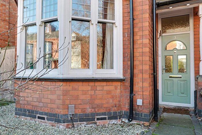 4 Bedroom Detached House For Sale In Lorne Road, Leicester, LE2