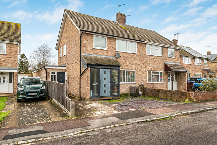 4 Bedroom Semi Detached House For Sale In Exeter Road, Kidlington, OX5