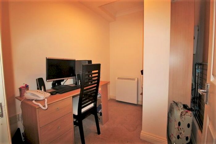 2 Bedroom Flat To Rent In Acland Road, Exeter, EX4