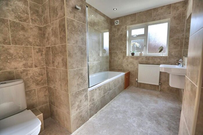 3 Bedroom Bungalow For Sale In Gleave Avenue, Bollington, Macclesfield, SK10