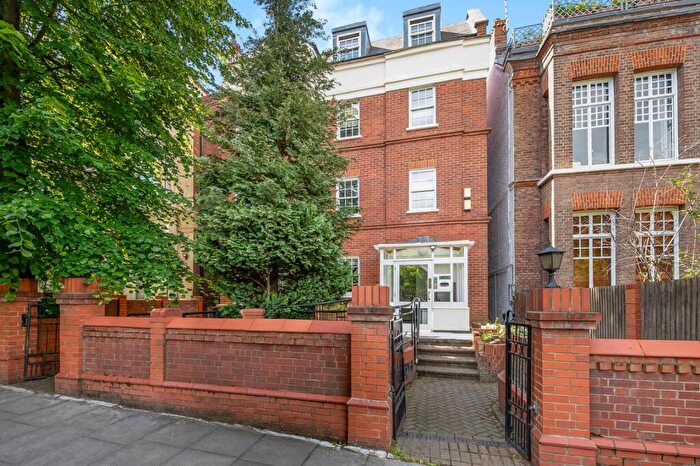 3 Bedroom Apartment For Sale In Broadhurst Gardens, South Hampstead, London, NW6