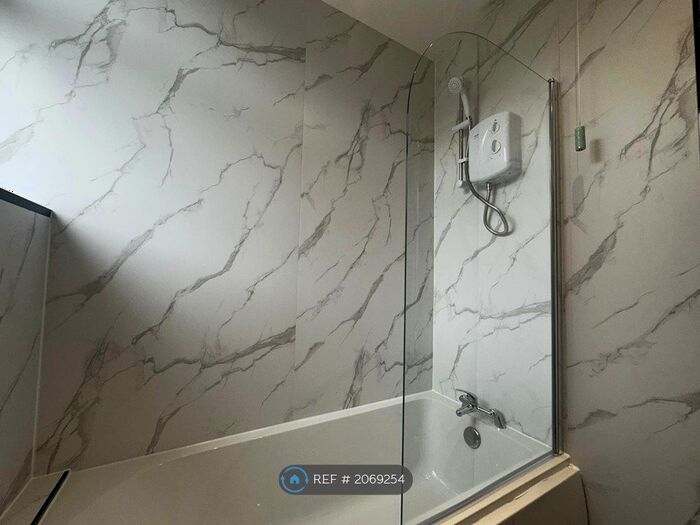 3 Bedroom Flat To Rent In Yair Drive, Glasgow, G52