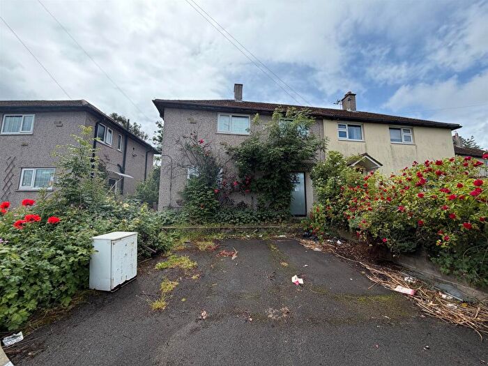 3 Bedroom Semi Detached House For Sale In Tinderley Grove, Almondbury, Huddersfield, HD5