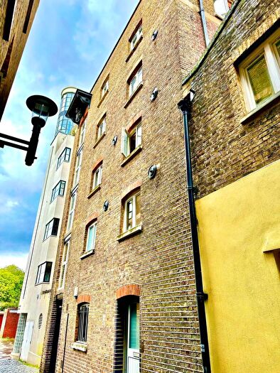 3 Bedroom Penthouse For Sale In Rotherhithe Street, Rotherhithe, London, SE16