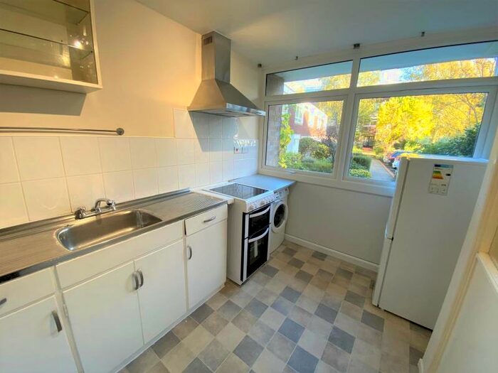 2 Bedroom Apartment To Rent In Woking, GU22