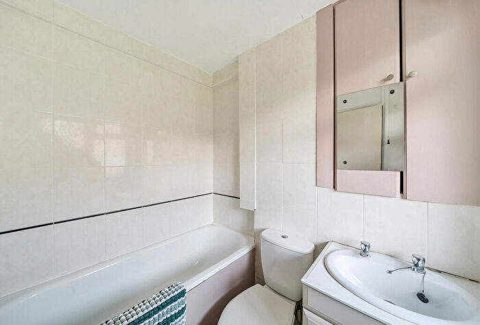 1 Bedroom Apartment For Sale In Monkscroft, Cheltenham, Gloucestershire, GL51