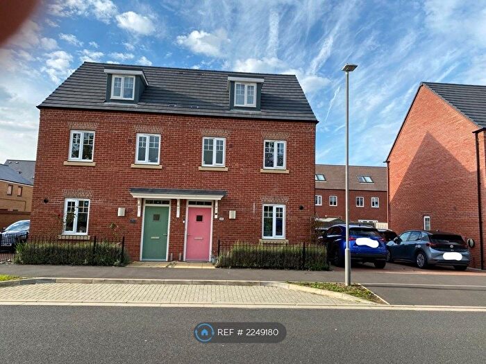 3 Bedroom Semi-Detached House To Rent In Blue Star Grove, Milton Keynes, MK10