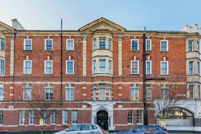 3 Bedroom Flat To Rent In Edith Villas, London W14