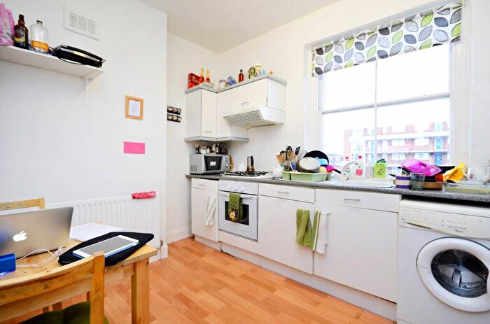 1 Bedroom Flat For Sale In Albion Road, Newington Green, London, N16