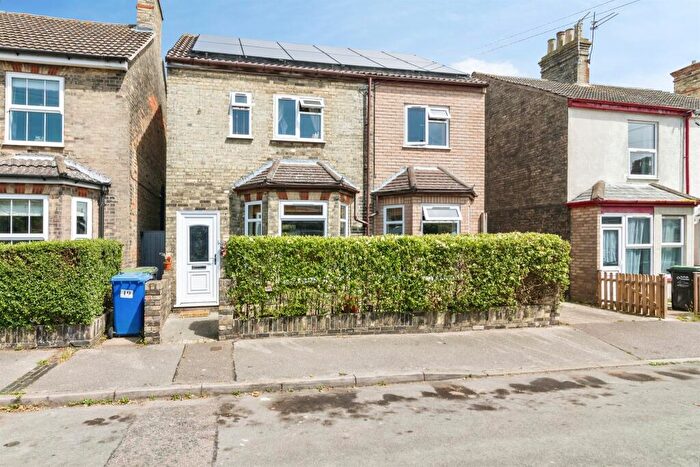 4 Bedroom Detached House For Sale In Rochester Road, Lowestoft, NR33
