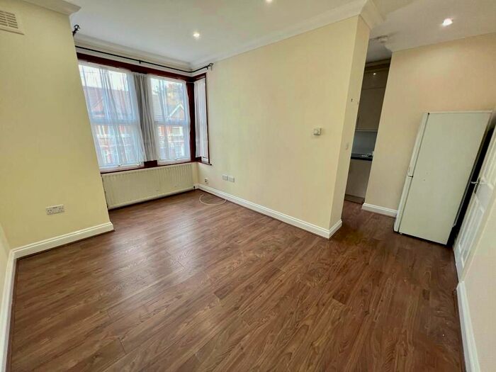 1 Bedroom Flat To Rent In Hampton Road, Ilford, IG1