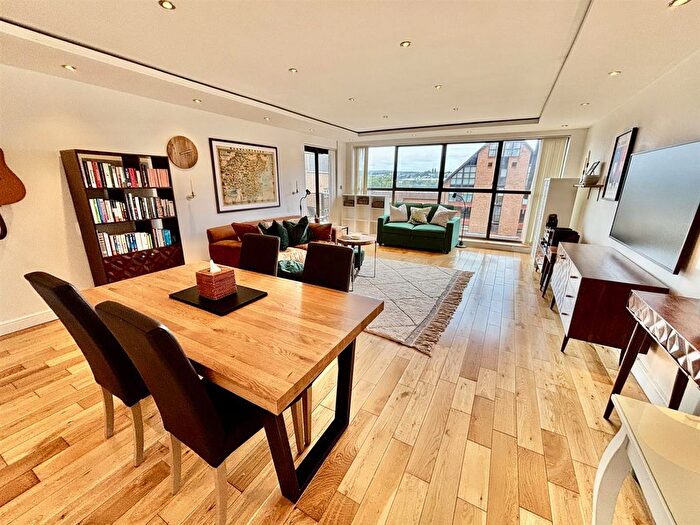 2 Bedroom Flat For Sale In Esplanade, Rochester, ME1