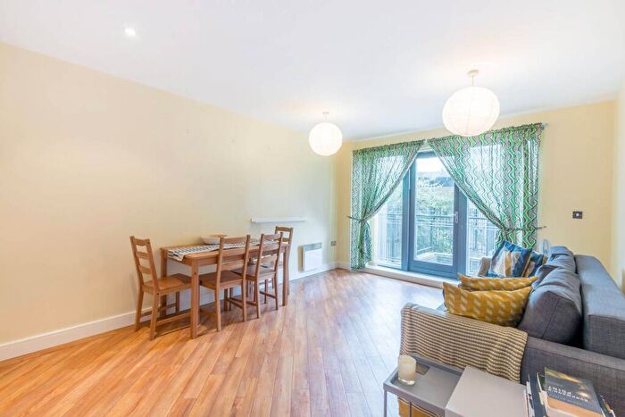 2 Bedroom Flat To Rent In Woodmill Road, Clapton, London, E5