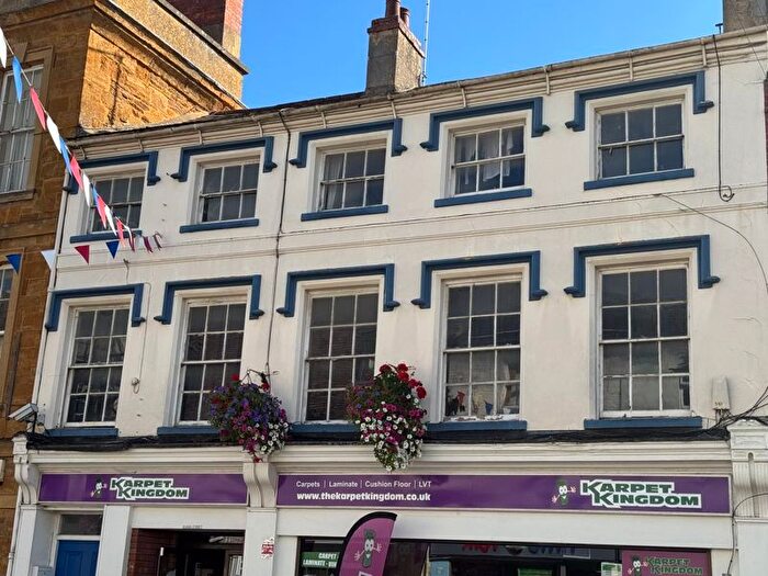 1 Bedroom Flat To Rent In High Street, Daventry, NN11