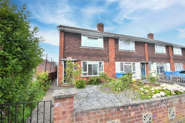 2 Bedroom End Of Terrace House To Rent In High Street, Farnborough, Hampshire, GU14