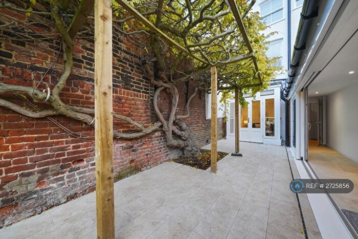 5 Bedroom Terraced House To Rent In High Street, Eton, Windsor, SL4