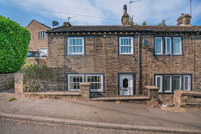 2 Bedroom End Of Terrace House For Sale In Laneside, Holywell Green, HX4