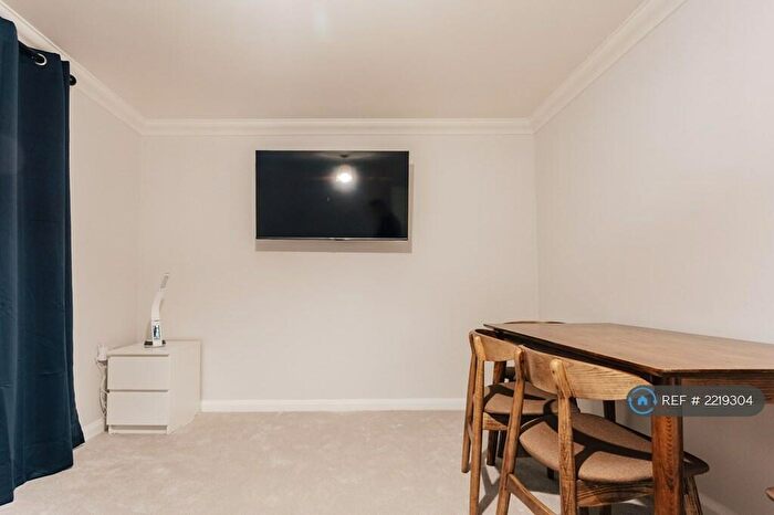 2 Bedroom Flat To Rent In Cambridge Road, Bournemouth, BH2