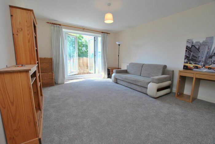 Studio To Rent In Barchester Close, Uxbridge Road, Hanwell, W7