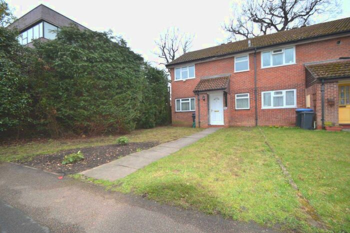 1 Bedroom Flat To Rent In Princess Marys Road, Addlestone KT15