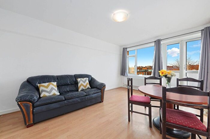 2 Bedroom Flat To Rent In Gresley House, Vauxhall, London, SW8