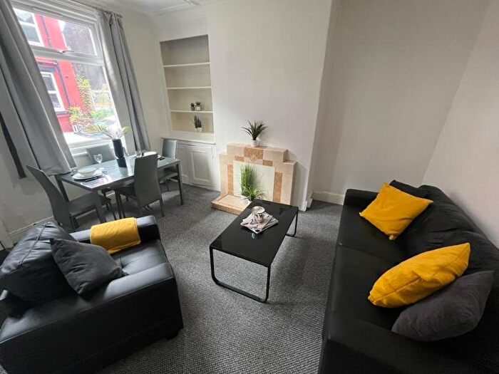 2 Bedroom Terraced House To Rent In Glebe Avenue, LS5