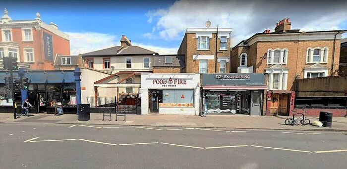 3 Bedroom Flat To Rent In Uxbridge Road, London W12