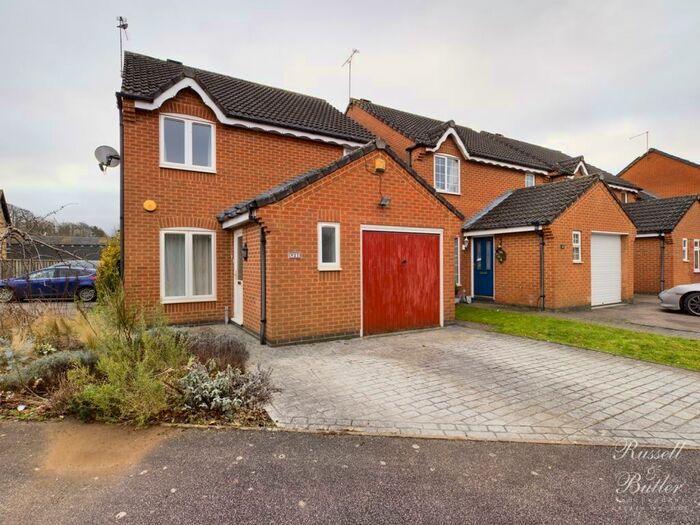 3 Bedroom Detached House To Rent In Castle Mount, Brackley, NN13