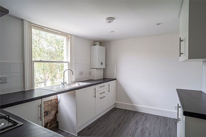 2 Bedroom Flat To Rent In Brading Road, London, SW2