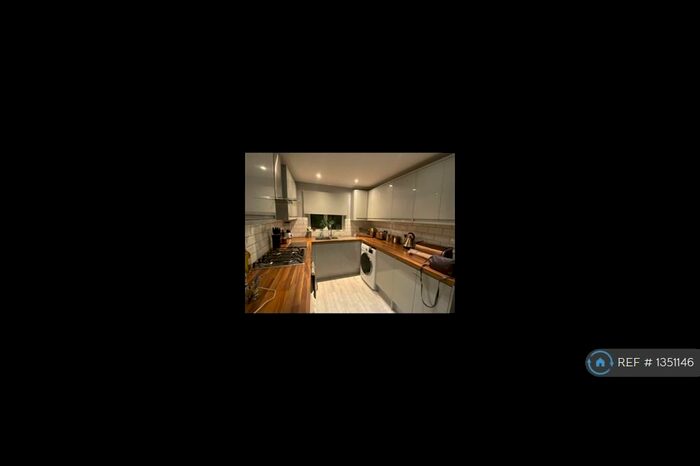 2 Bedroom Flat To Rent In Fremantle Road, Aylesbury, HP21