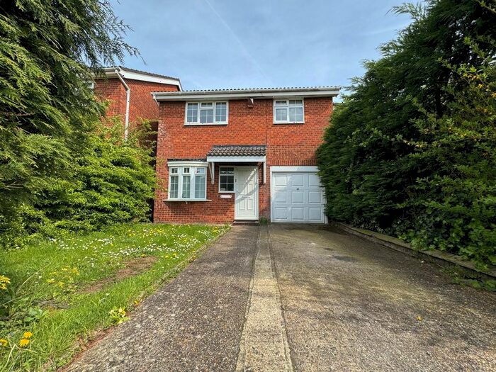 5 Bedroom Detached House To Rent In Lorraine Park, Harrow, HA3