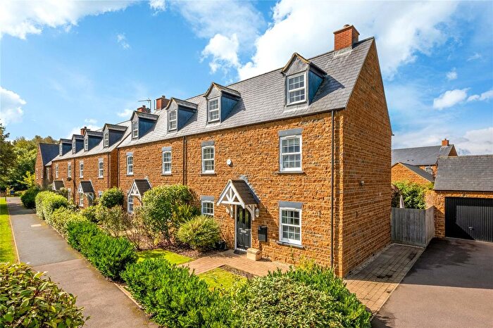 4 Bedroom Semi-Detached House For Sale In Flux Drive, Deddington, Oxon, OX15