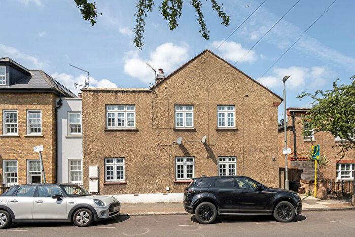 3 Bedroom Flat To Rent In Sefton Street, West Putney, London, SW15