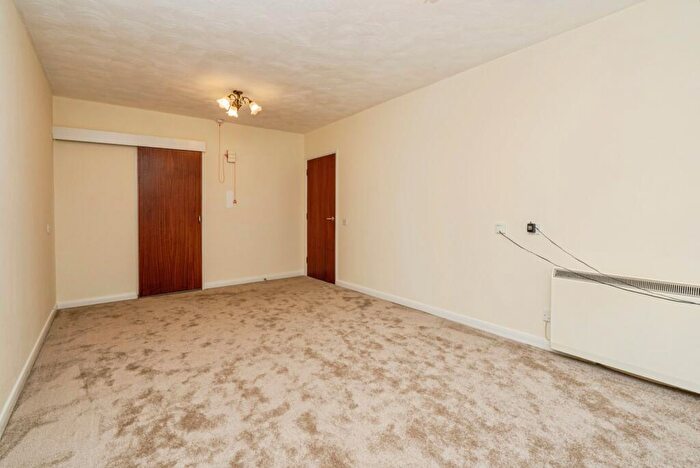 1 Bedroom Flat For Sale In Headley Road, Grayshott, Hindhead, Hampshire, GU26