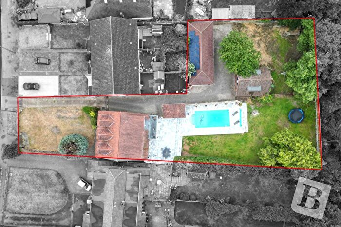 6 Bedroom Detached House For Sale In Abbey Wood Lane, Rainham, RM13