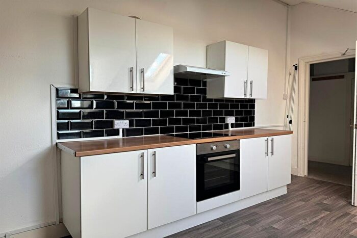 1 Bedroom Flat To Rent In Bedroom Second Floor Flat In Bournemouth, BH1