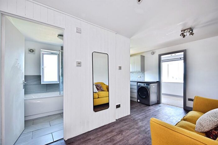 1 Bedroom Apartment For Sale In Lesley Place, Buckland Hill, Maidstone, ME16