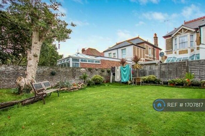 2 Bedroom Flat To Rent In Winchester Road, Worthing, BN11